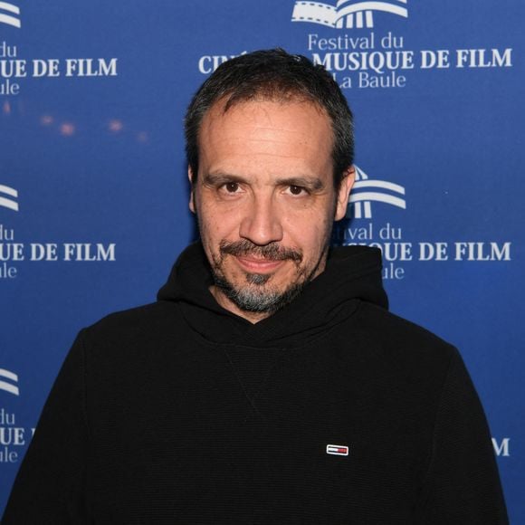 Un enfant qui est en réalité le fruit d'un adultère commis par sa mère, la productrice Joëlle Sevilla.
Alexandre Astier - Photocall de la cérémonie de clôture du 8ème Festival du Cinéma et Musique de Film de La Baule le 3 juillet 2022. © Rachid Bellak/bestimage