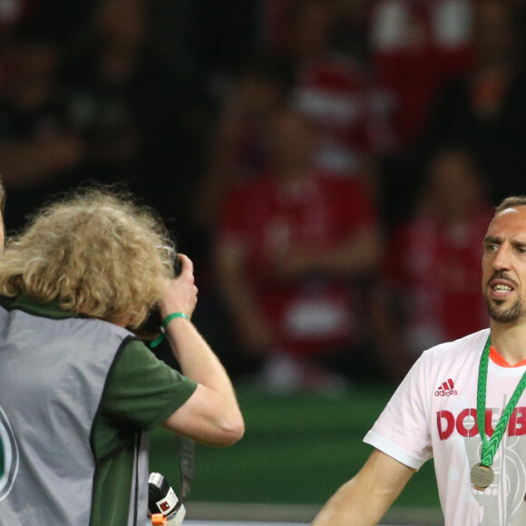 Installée en Allemagne depuis de nombreuses années, la famille de Franck Ribéry possède plusieurs cultures
 
Franck Ribery après la victoire du FC Bayern Munich en finale de la Coupe d'Allemagne contre le Borussia Dortmund à Berlin, le 21 mai 2016.