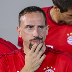 Un soutien qui a visiblement porté chance à l'Algérie puisque l'équipe l'a emporté 1 but à 0 face au Niger !
 
Franck Ribéry - Présentation officielle de l'équipe du Bayern de Munich à Munich le 16 juillet 2015.