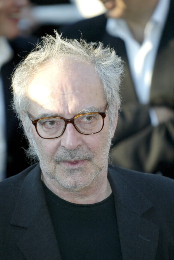 Archives - En France, à Cannes, Jean-Luc GODARD lors de la montée des marches du film NOTRE MUSIQUE, lors du 57ème FESTIVAL INTERNATIONAL DU FILM DE CANNES 2004. Le 18 mai 2004 © Christophe Aubert via Bestimage