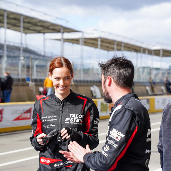 Exclusif - Maëva Coucke (pour l'association Les bonnes fées) et son co-pilote Jean-Baptiste Dessort lors de la 4ème édition du challenge automobile caritatif "Talon Piste" sur le circuit Bugatti au Mans le 19 mars 2023. Après 3 ans de succès, plus de 50 000 euros de dons reversés aux associations... le célèbre challenge automobile caritatifféminin est revenu pour une fantastique 4ème édition au Mans. Des personnalités féminines relèvent un défi inédit en pilotantau profit d'associations caritatives accompagnées d'un coach reconnu. 3 000 euros seront directement versés à l'association de chaque ambassadrice, le reste étant cumulé et réparti pour les 3 associations du podium. Par exemple, pour 20 équipages engagés : au moins 10 000 euros pour la première place, 6 000 euros pour la seconde et 4 000 euros pour la troisième. Et 10 euros reversés au profit des associations sur chaque entrées visiteurs. Les gagnantes de l'édition 2023 : Justine Dupont, 1ère place pour l'association Fédération Nationale Solidarité Femmes Caterina Murino 2 ème place en Aston Martin pour Amref Health Africa Clara Marz, 3ème place sur McLaren pour Imagine for Margo. plus de 8000 euros de dons vont être distribués aux associations. © Anne-Sophie Guebey / Bestimage 