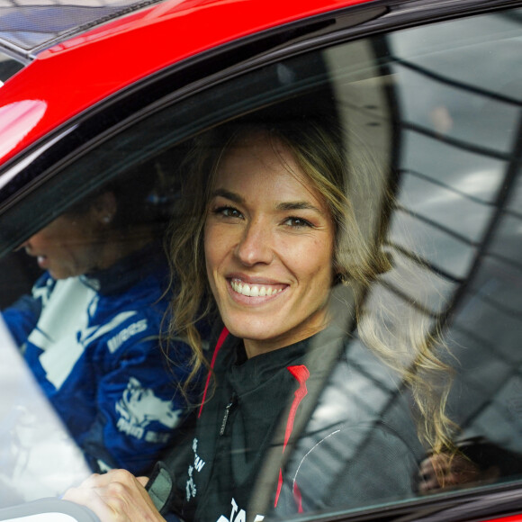 Exclusif - Elodie Fontan (pour l'association Mécénat Chirurgie Cardiaque) lors de la 4ème édition du challenge automobile caritatif "Talon Piste" sur le circuit Bugatti au Mans le 19 mars 2023. Après 3 ans de succès, plus de 50 000 euros de dons reversés aux associations... le célèbre challenge automobile caritatifféminin est revenu pour une fantastique 4ème édition au Mans. Des personnalités féminines relèvent un défi inédit en pilotantau profit d'associations caritatives accompagnées d'un coach reconnu. 3 000 euros seront directement versés à l'association de chaque ambassadrice, le reste étant cumulé et réparti pour les 3 associations du podium. Par exemple, pour 20 équipages engagés : au moins 10 000 euros pour la première place, 6 000 euros pour la seconde et 4 000 euros pour la troisième. Et 10 euros reversés au profit des associations sur chaque entrées visiteurs. Les gagnantes de l'édition 2023 : Justine Dupont, 1ère place pour l'association Fédération Nationale Solidarité Femmes Caterina Murino 2 ème place en Aston Martin pour Amref Health Africa Clara Marz, 3ème place sur McLaren pour Imagine for Margo. plus de 8000 euros de dons vont être distribués aux associations. © Anne-Sophie Guebey / Bestimage 