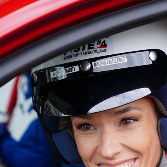 Exclusif - Elodie Fontan (pour l'association Mécénat Chirurgie Cardiaque) lors de la 4ème édition du challenge automobile caritatif "Talon Piste" sur le circuit Bugatti au Mans le 19 mars 2023. Après 3 ans de succès, plus de 50 000 euros de dons reversés aux associations... le célèbre challenge automobile caritatifféminin est revenu pour une fantastique 4ème édition au Mans. Des personnalités féminines relèvent un défi inédit en pilotantau profit d'associations caritatives accompagnées d'un coach reconnu. 3 000 euros seront directement versés à l'association de chaque ambassadrice, le reste étant cumulé et réparti pour les 3 associations du podium. Par exemple, pour 20 équipages engagés : au moins 10 000 euros pour la première place, 6 000 euros pour la seconde et 4 000 euros pour la troisième. Et 10 euros reversés au profit des associations sur chaque entrées visiteurs. Les gagnantes de l'édition 2023 : Justine Dupont, 1ère place pour l'association Fédération Nationale Solidarité Femmes Caterina Murino 2 ème place en Aston Martin pour Amref Health Africa Clara Marz, 3ème place sur McLaren pour Imagine for Margo. plus de 8000 euros de dons vont être distribués aux associations. © Anne-Sophie Guebey / Bestimage 