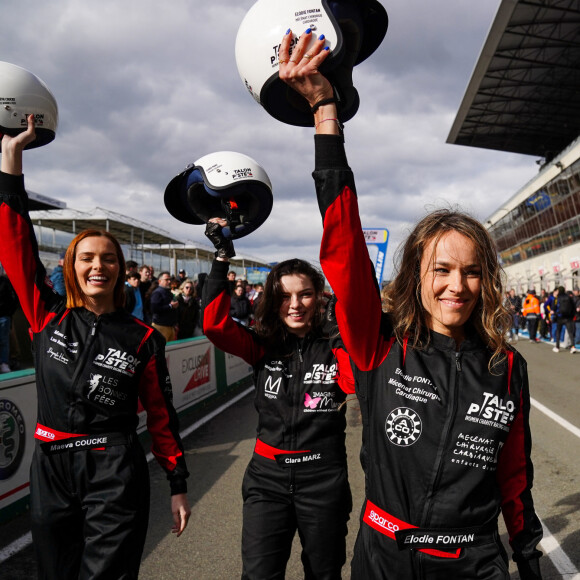 Aux côtés de 7 autres femmes, dont Maëva Coucke (Miss France 2018) et Caterina Murino, la comédienne de 35 ans a participé à la course Talon Piste
Exclusif - Maëva Coucke (pour l'association Les bonnes fées), Clara Marz (pour l'association Imagine for Margo), Elodie Fontan (pour l'association Mécénat Chirurgie Cardiaque), Justine Dupont (pour l'association Fédération nationale solidarité femmes) lors de la 4ème édition du challenge automobile caritatif "Talon Piste" sur le circuit Bugatti au Mans le 19 mars 2023. Après 3 ans de succès, plus de 50 000 euros de dons reversés aux associations... le célèbre challenge automobile caritatifféminin est revenu pour une fantastique 4ème édition au Mans. Des personnalités féminines relèvent un défi inédit en pilotantau profit d'associations caritatives accompagnées d'un coach reconnu. 3 000 euros seront directement versés à l'association de chaque ambassadrice, le reste étant cumulé et réparti pour les 3 associations du podium. Par exemple, pour 20 équipages engagés : au moins 10 000 euros pour la première place, 6 000 euros pour la seconde et 4 000 euros pour la troisième. Et 10 euros reversés au profit des associations sur chaque entrées visiteurs. Les gagnantes de l'édition 2023 : Justine Dupont, 1ère place pour l'association Fédération Nationale Solidarité Femmes Caterina Murino 2 ème place en Aston Martin pour Amref Health Africa Clara Marz, 3ème place sur McLaren pour Imagine for Margo. plus de 8000 euros de dons vont être distribués aux associations. © Anne-Sophie Guebey / Bestimage 
