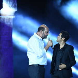 Exclusif - Kad Merad et Jamel Debbouze lors de la soirée du grand gala du "Marrakech du Rire 2022" pour la 10ème édition au palais El Badiî à Marrakech, Maroc, le 18 juin 2022. © Rachid Bellak/Bestimage