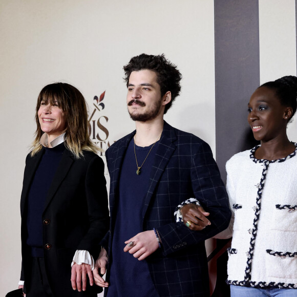 Celle qui a joué La Fille de D'artagnan s'est rendue à cette prestigieuse projection au bras de son fils aîné, Vincent Zulawski
Exclusif - Sophie Marceau et son fils Vincent Zulawski, Eye Haïdara - Photocall de l'avant-première du film "Les Trois Mousquetaires : D'Artagnan" aux Invalides à Paris le 21 mars 2023. © Jacovides / Moreau / Guirec / Bestimage