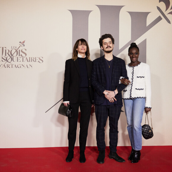 Une séance de cinéma qui a fait crépiter les flashes
Exclusif - Sophie Marceau, son fils Vincent Żuławski, Eye Haïdara - Photocall de l'avant-première du film "Les Trois Mousquetaires : D'Artagnan" aux Invalides à Paris le 21 mars 2023. © Moreau / Jacovides / Guirec / Bestimage