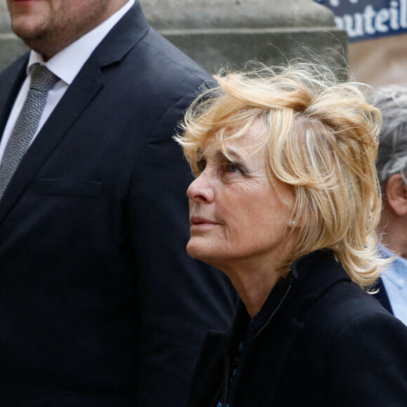 Également présente aux obsèques, Virginie est apparue bouleversée sur le parivs de l'église.
Virginie Ledieu, la fille de Marion Game - Obsèques de Marion Game en l'église Saint Roch à Paris le 31 mars 2023. © Christophe Clovis / Bestimage