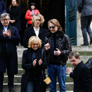 Virginie Ledieu, la fille de Marion Game, Aurélien Raynal petit-fils de Marion Game et Arthur Raynal petits-fils de Marion Game - Sortie des obsèques de Marion Game en l'église Saint Roch à Paris, France, le 31 mars 2023. © Christophe Clovis/Bestimage