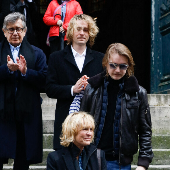 Virginie Ledieu, la fille de Marion Game, Aurélien Raynal petit-fils de Marion Game et Arthur Raynal petits-fils de Marion Game - Sortie des obsèques de Marion Game en l'église Saint Roch à Paris, France, le 31 mars 2023. © Christophe Clovis/Bestimage