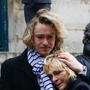 Virginie Ledieu, la fille de Marion Game, Aurélien Raynal petit-fils de Marion Game et Arthur Raynal petits-fils de Marion Game - Sorties des obsèques de Marion Game en l'église Saint Roch à Paris, France, le 31 mars 2023. © Christophe Clovis/Bestimage