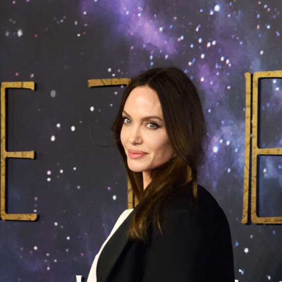 Depuis son divorce, Angelina Jolie n'a officialisé aucune de ses idylles. 
Angelina Jolie au photocall de la projection du film Eternals (Les Eternels) au BFI Imax à Londres le 27 octobre 2021. 