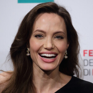 Angelina Jolie a été aperçue en plein déjeuner avec Divid Mayer de Rothschild.
Angelina Jolie au photocall du film "Les Éternels" au 16ème festival international du film de Rome, Italie. © Evandro Inetti/Zuma Press/Bestimage