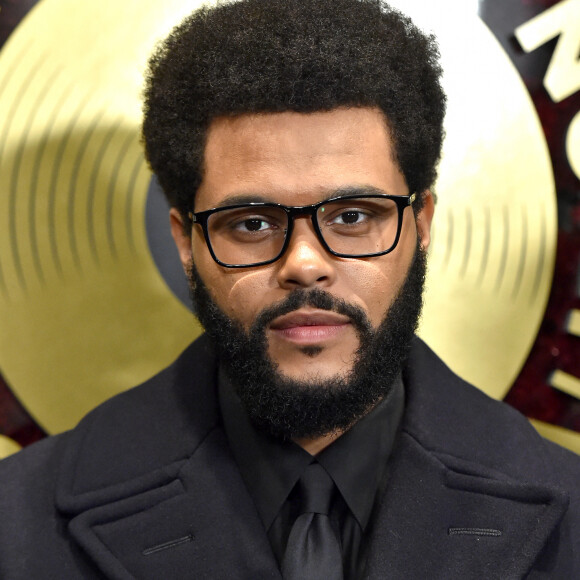 Angelina Jolie avait fait l'objet de rumeur de couple avec The Weeknd.
The Weeknd au photocall des "Black Music Action Coalition Hosts Music In Action Awards Ceremony" à Los Angeles, le 23 septembre 2021. 