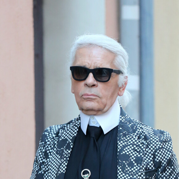 Karl Lagerfeld et Sebastien Jondeau, son assistant et maintenant sa nouvelle muse, se promenent dans les rues de Saint Tropez, le 1er aout 2013.