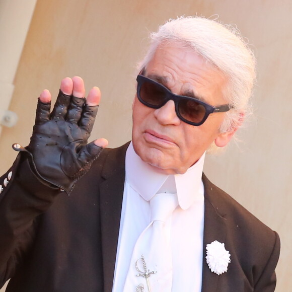 Les héritiers ont tout désigné le même avocat Me Dinh
Karl Lagerfeld chez Senequier - Karl Lagerfeld se promene dans les rues de Saint Tropez le 31 juillet 2013. 