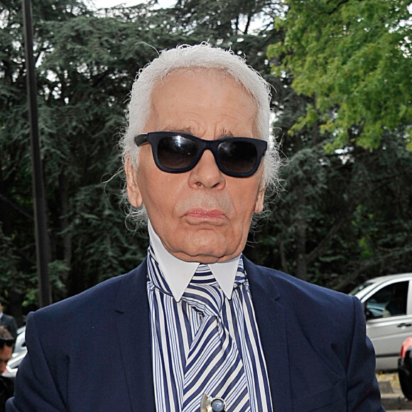 Karl Lagerfeld arrive au defile Dior Hommes printemps ete 2014 au Tennis Club de Paris le 29 juin 2013 