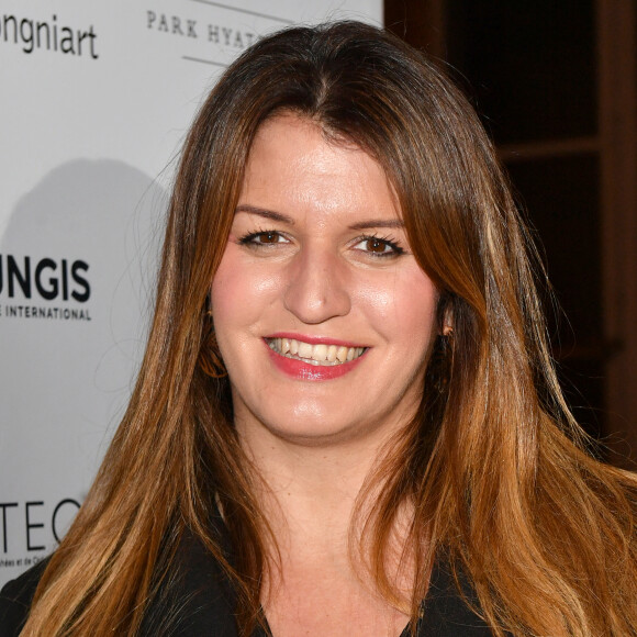 Marlène Schiappa, secrétaire d'Etat, chargée de l'Économie sociale et solidaire et de la Vie associative - Remise du prix de la Femme d'Influence 2022 au Palais Brogniart à Paris le 21 novembre 2022. © Veeren / Bestimage 