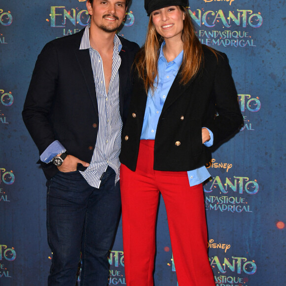 Presque un an après, il n'a pas dévoilé où en est sa vie sentimentale mais reste positif et un éternel "amoureux"
Juan Arbelaez et sa femme Laury Thilleman (Miss France 2011) - Avant-première du film "Encanto" de Disney au Grand Rex à Paris le 19 novembre 2021. © Veeren/Bestimage