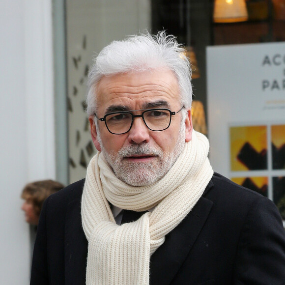 Exclusif - Le journaliste Pascal Praud arrive aux studios de la radio RTL à Paris le 12 mars 2020. Le parquet de Paris a ouvert une enquête après la diffusion d'un morceau du rappeur Sneazzy, accusé de menacer le journaliste Pascal Praud. © Panoramic / Bestimage 