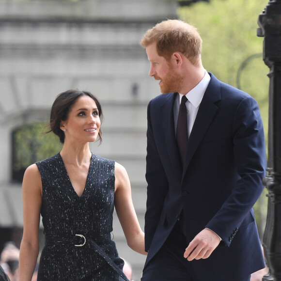Celle d'attendre au moins 3 ans avant d'envisager de demander une compagne en mariage
Meghan Markle et le prince Harry à leur arrivée à la cérémonie de commémoration du 25ème anniversaire de l'assassinat de Stephen Lawrence en l'église St Martin-in-the-Fields à Londres. Le 23 avril 2018 