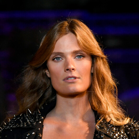 Constance Jablonski a dévoilé le visage de son premier enfant sur son Instagram.
Constance Jablonski au défilé Etam Live Show dans les jardins des Archives Nationales lors de la fashion week printemps/été 2023. 