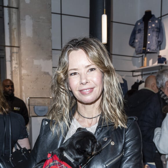 Romane Serda a fait le déplacement avec son petit chien.
Romane Serda lors de l'inauguration du premier pop up store Amäy organisé par yourBond.shop à Paris le 4 avril 2023. © Pierre Perusseau / Bestimage