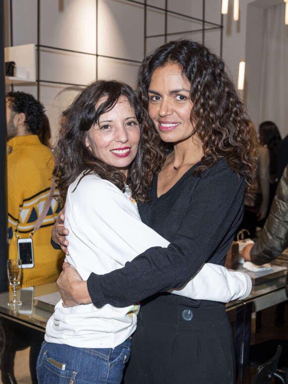 Laurence Roustandjee et une amie lors de l'inauguration du premier pop up store Amäy organisé par yourBond.shop à Paris le 4 avril 2023. © Pierre Perusseau / Bestimage