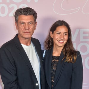 Marc Lavoine et Line Papin - Photocall du défilé Etam Live Show 2020 à Paris le 29 septembre 2020. © Pool Agence Bestimage