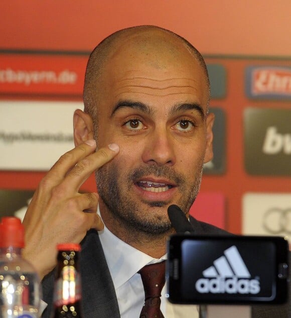 Cette dernière aurait eu une relation avec Pep Guardiola, l'entraîneur de Manchester City.
Pep Guardiola, le nouvel entraineur du Bayern de Munich participe a sa premiere conference de presse a l'Allianz Arena à Munich le 24 juin 2013 