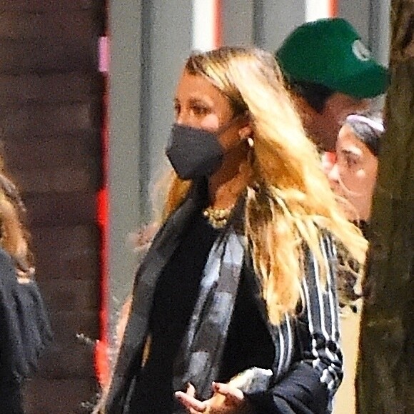 Blake Lively a pris du poids pendant sa grossesse, mais elle a déjà tout reperdu.
Blake Lively se promène dans les rues de New York. Le 5 novembre 2022. © Backgrid USA / Bestimage