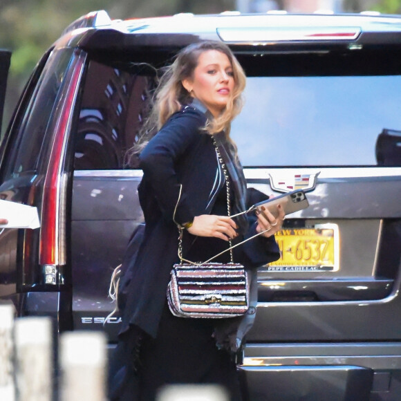 Blake Lively a partagé des photos de son nouveau corps sur Instagram et le résultat est stupéfiant.
Blake Lively se promène dans les rues de New York. © Backgrid USA / Bestimage