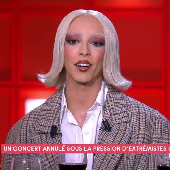 Bilal Hassani, victime de menaces, il annule son concert à Metz.
Bilal Hassani sur le plateau de C à vous, à Paris. © France 5 