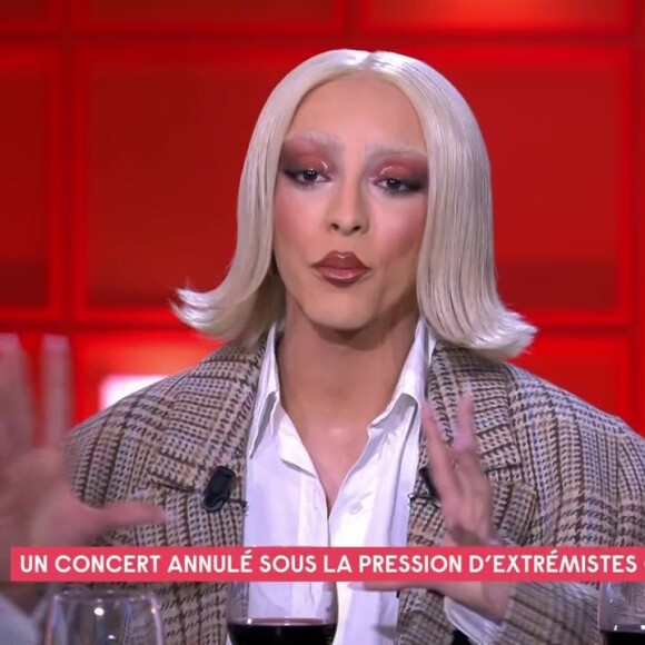 Bilal Hassani parle de l'annulation de son concert à Metz.
Bilal Hassani sur le plateau de C à vous sur France 5, le mercredi 5 avril 2023. © France 5 