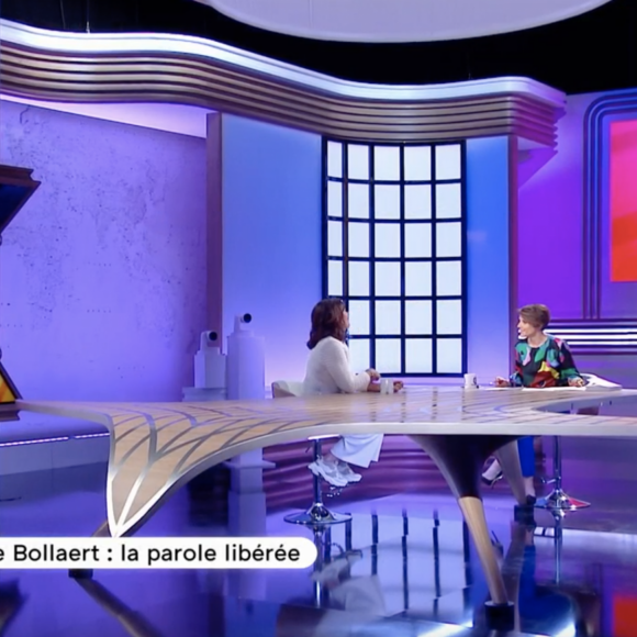Faustine Bollaert invitée de l'émission "C médiatique" sur France 5, le dimanche 9 avril 2023