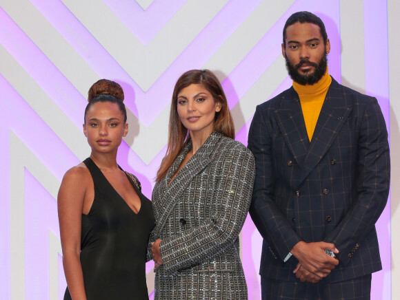 "Nous, quand on rentre à la maison, on ne pose pas les pieds sous la table", a déclaré Nawell Madani
Paola Locatelli , Nawell Madani et Djébril Zonga - Photocall de la soirée de clôture du festival Series Mania 2023 à Lille le 24 mars 2023. © Stéphane Vansteenkiste / Bestimage