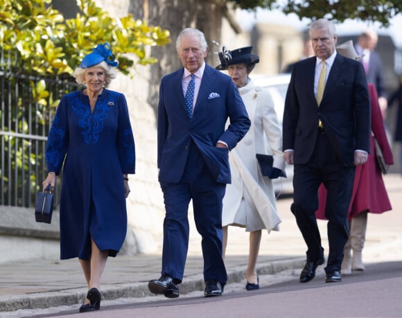 Le roi Charles III d'Angleterre et Camilla Parker Bowles, reine consort d'Angleterre, La princesse Anne, Le prince Andrew, duc d'York - La famille royale du Royaume Uni va assister à la messe de Pâques à la chapelle Saint Georges au château de Windsor, le 9 avril 2023. 