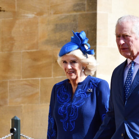 Le roi Charles III d'Angleterre et Camilla Parker Bowles, reine consort d'Angleterre - La famille royale du Royaume Uni arrive pour assister à la messe de Pâques à la chapelle Saint Georges au château de Windsor, le 9 avril 2023. 