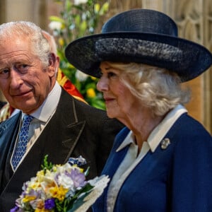 C'est ce que les organisateurs et le clan Windsor veulent à tout prix éviter 
Le roi Charles III d'Angleterre et Camilla Parker Bowles, reine consort d'Angleterre, participent au Royal Maundy Service à la cathédrale d'York, où le roi distribuera cérémonieusement de petites pièces d'argent appelées "Maundy money", comme aumône symbolique aux personnes âgées. Le 6 avril 2023. 