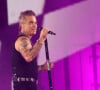 "Robbie est tellement maigre maintenant", "Tu es trop mince Robbie, ça ne te ressemble pas", "Tu aurais besoin de reprendre un peu de poids", "Il est tellement maigre"
Robbie Williams en concert au Bavaria Sounds à Munich, Allemagne, le 26 août 2022. © Action Press/Bestiamge
