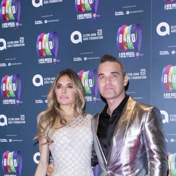 Robbie Williams et sa femme Ayda Field Williams au photocall du gala caritatif de la comédie musicale "Take That The Band" au profit de la Fondation Elton John contre le sida, au théâtre Royal Haymarketau Theatre Royal Haymarket à Londres, Royaume Uni, le 4 décembre 2018. 
