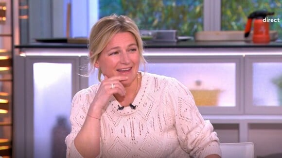 Anne-Elisabeth Lemoine était aux commandes d'une nouvelle émission "C à vous", sur France 5