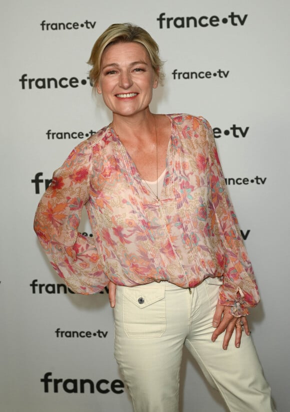 Anne-Élisabeth Lemoine au photocall pour la conférence de presse de rentrée de France TV à la Grande Halle de la Villette à Paris, France, le 6 juillet 2022. © Coadic Guirec/Bestimage 