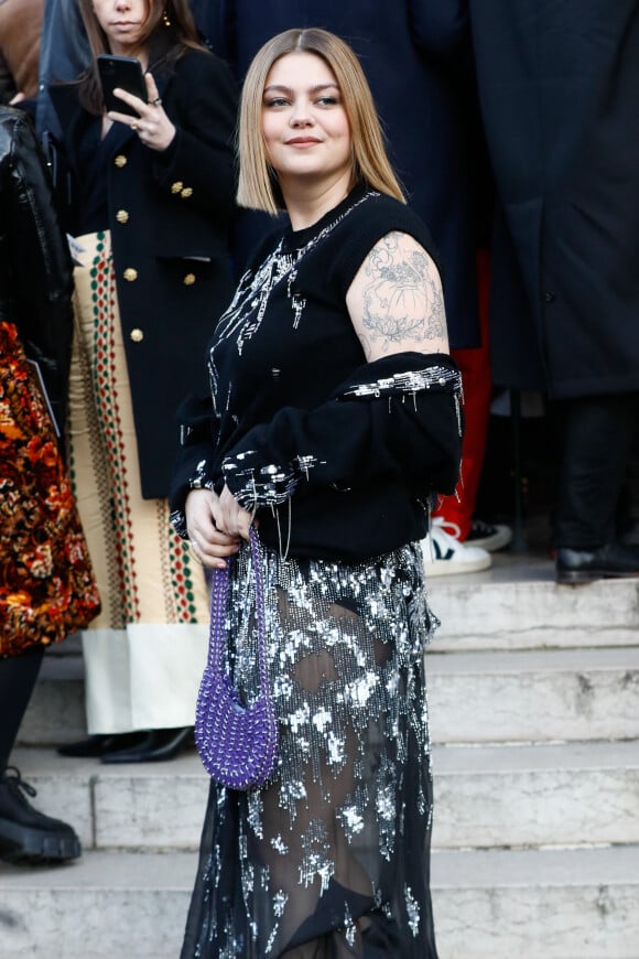 Louane Emera - Défilé de mode prêt-à-porter automne-hiver 2023/2024 "Paco Rabanne" au Musée d'Art Moderne lors de la Fashion Week de Paris. Le 1er mars 2023. © Christophe Clovis / Bestimage