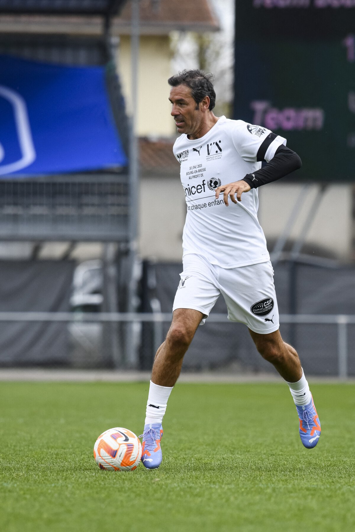 Photo Robert Pirès a également fait le déplacement pour ce match qui