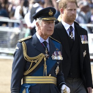 Le prince Harry sera présent au couronnement du roi Charles III
Le roi Charles III d'Angleterre, le prince Harry, duc de Sussex - Procession cérémonielle du cercueil de la reine Elisabeth II du palais de Buckingham à Westminster Hall à Londres. 