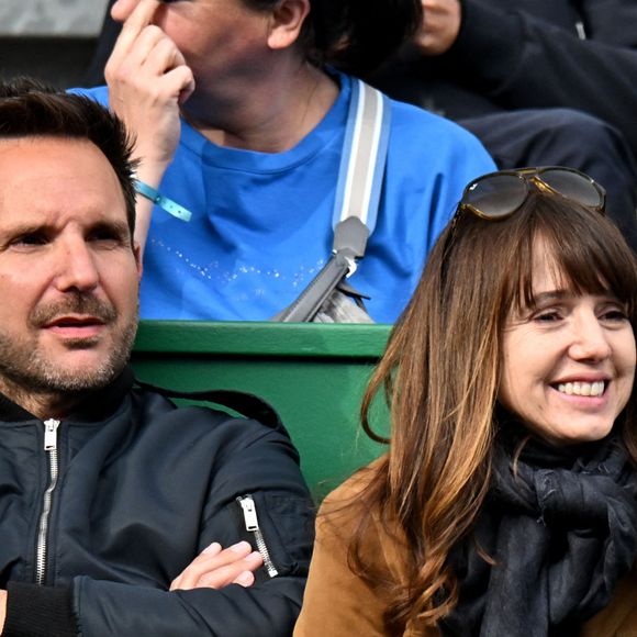Christophe Michalak et sa femme Delphine McCarty lors des 8èmes de final du Rolex Monte-Carlo Masters 2023, à Roquebrune-Cap-Martin, France, le 13 avril 2023. © Bruno Bebert/Bestimage