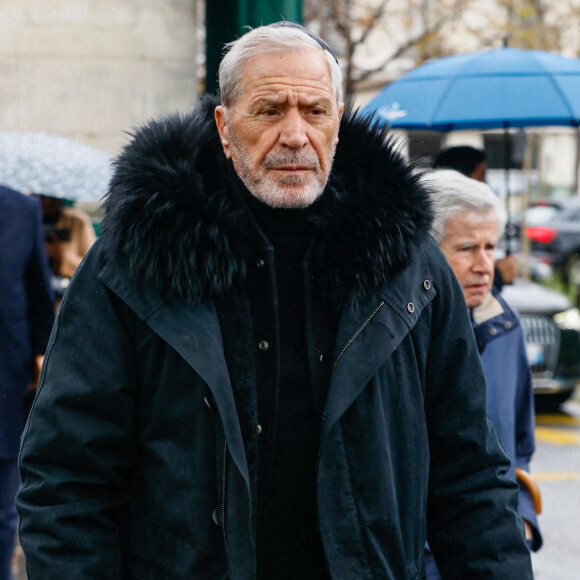 Jean-Claude Darmon - Arrivées aux obsèques de l'avocat Hervé Temime au cimetière du Montparnasse à Paris, France, le 14 avril 2023. © Clovis-Jacovides/Bestimage  Funeral service of French lawyer Herve Temime at the Montparnasse cemetery in Paris, France, on April 14, 2023. 