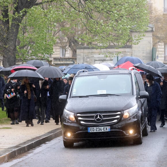 Atmosphère - Arrivées aux obsèques de l'avocat Hervé Temime au cimetière du Montparnasse à Paris, France, le 14 avril 2023. © Clovis-Jacovides/Bestimage  Funeral service of French lawyer Herve Temime at the Montparnasse cemetery in Paris, France, on April 14, 2023. 