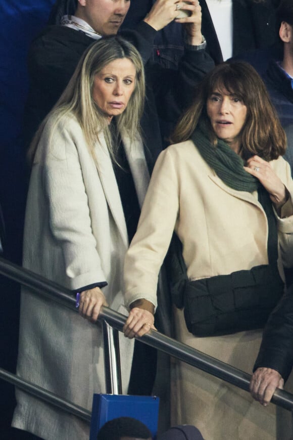 Grace, la femme de Christophe Galtier - People en tribunes lors du match de championnat de Ligue 1 Uber Eats opposant le Paris Saint-Germain (PSG) au RC Lens (3-1) au Parc des Princes à Paris le 15 avril 2023. © Cyril Moreau/Bestimage